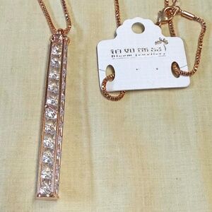 11 LARGE CUBIC ZIRCONIA's & GOLD TONE RECTANGLE PENDANT NECKLACE, SPARKLING &